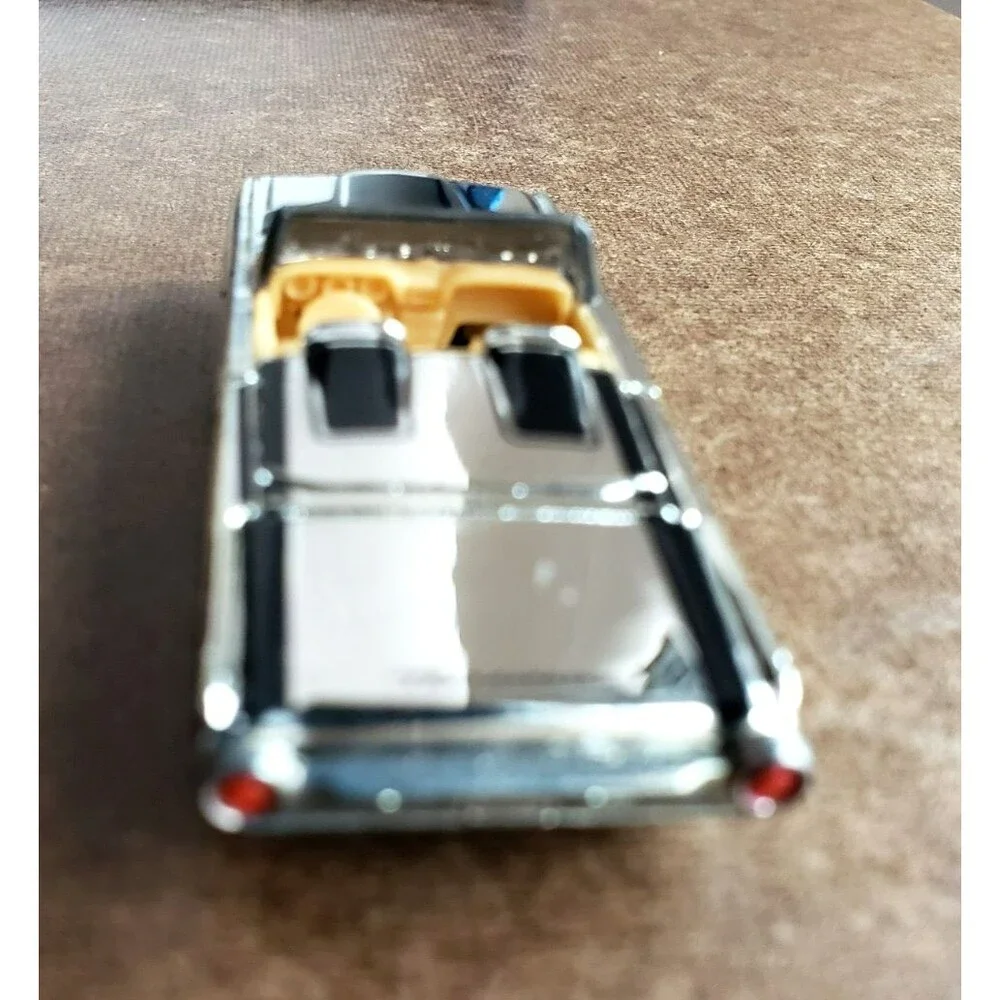1999 Hot Wheels '63 T-BIRD & 59 IMPALA Chrome K B TOYS 2-PACK 1:64 23196 Gold LW